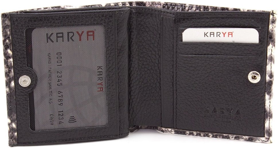 Чорно-білий жіночий гаманець із натуральної лакованої шкіри під змію Karya 67500