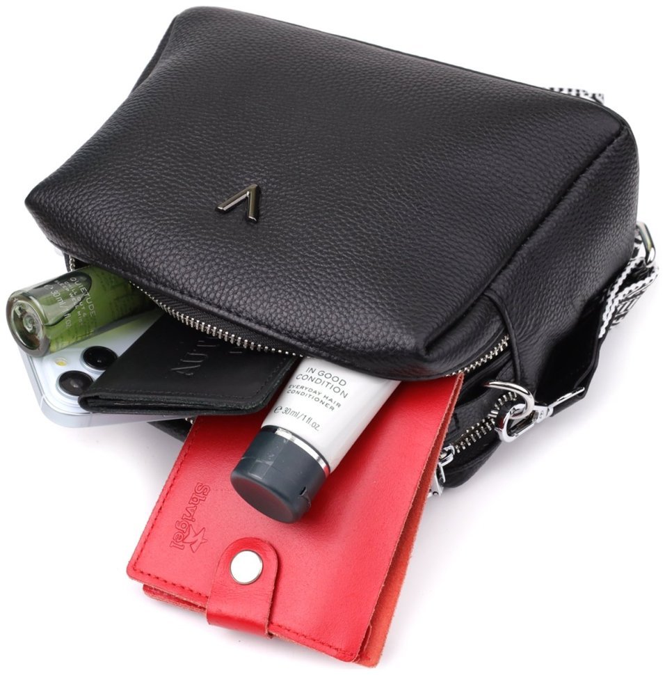 Компактна жіноча сумка з фактурної шкіри на два відділення Vintage 98200 чорного кольору фото №8 Компактна жіноча сумка з фактурної шкіри на два відділення Vintage 98200 чорного кольору modnotak фото №8