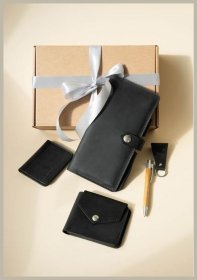 Набір шкіряних аксесуарів для мандрівника (тревел-кейс, портмоне, кард-кейс, брелок) BlankNote 78700