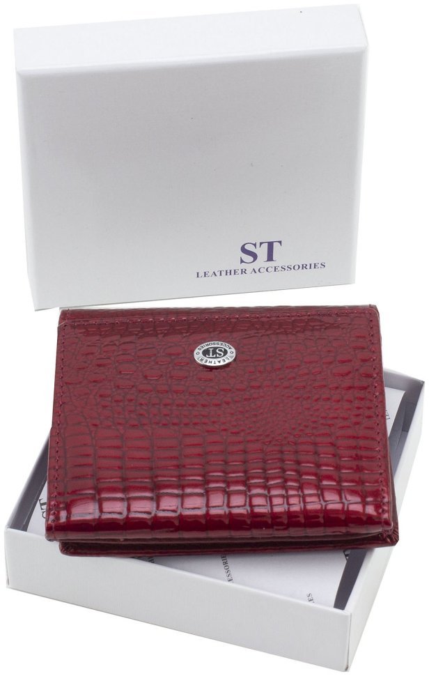 Невеликий лаковий жіночий гаманець червоного кольору з натуральної шкіри під рептилію ST Leather 70801