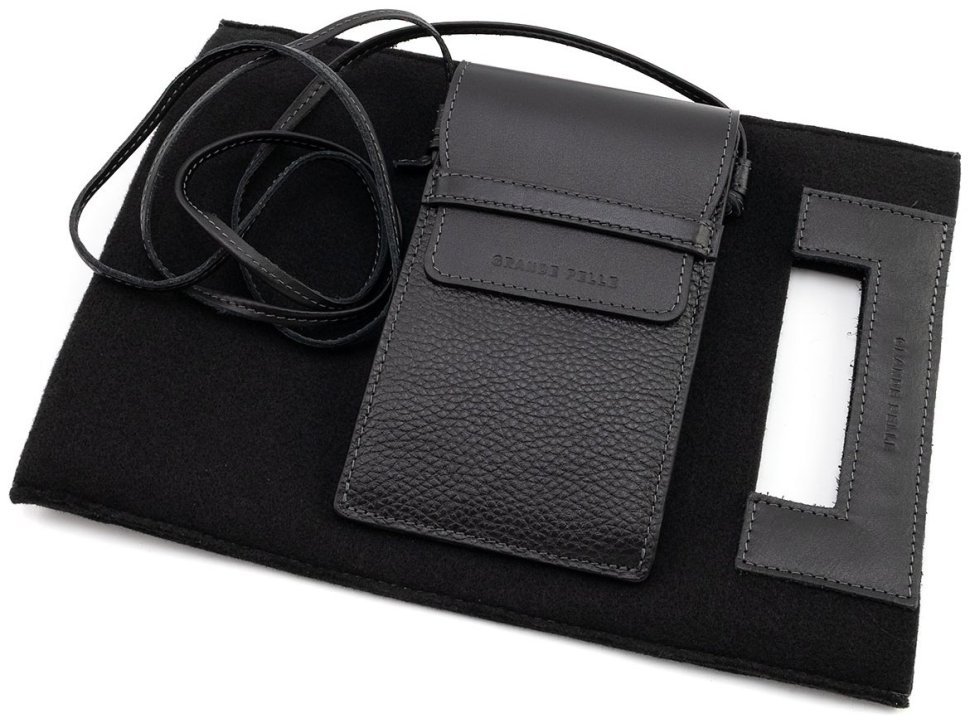 Шкіряна сумочка крос-боді для смартфона Grande Pelle 102301 (чорна) фото №9 Шкіряна сумочка крос-боді для смартфона Grande Pelle 102301 (чорна) modnotak фото №9