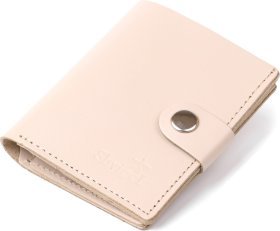 Компактне шкіряне портмоне бежевого кольору з хлястиком на кнопці Shvigel (2416489)