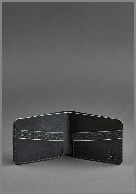 Мужское портмоне черного цвета из натуральной кожи с принтом карбона BlankNote (12543)