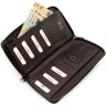 Кожаный кошелек-клатч темно-коричневого цвета с выраженной фактурой KARYA (19970) - 7