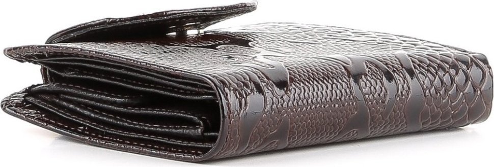 Коричневый женский кошелек из натуральной кожи с фактурой под змею KARYA (2417165)