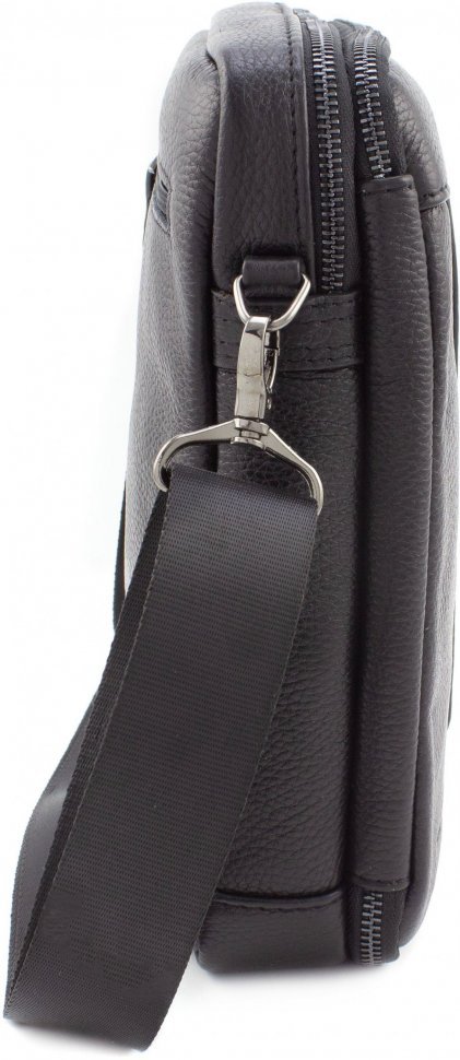 Вместительная кожаная барсетка черного цвета на молниевой застежке Leather Collection (11130)