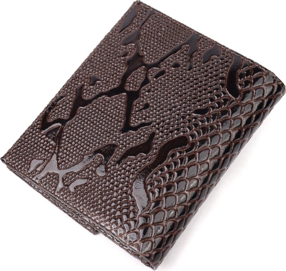 Лаковый женский кошелек на магните из натуральной коричневой кожи с тиснением под змею KARYA (2421187)