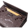 Лаковий жіночий гаманець на магніті з натуральної коричневої шкіри з тисненням під змію KARYA (2421187) - 4