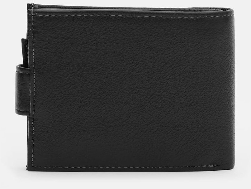Чоловічий шкіряний портмоне чорного кольору з хлястиком на кнопці Ricco Grande 65001