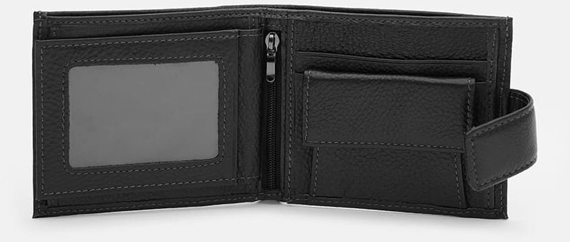 Мужское кожаное портмоне черного цвета с хлястиком на кнопке Ricco Grande 65001