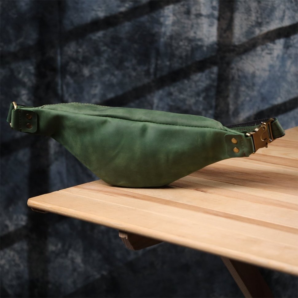 Мужская вместительная сумка-бананка из винтажной натуральной кожи Shvigel 95101 зелёного цвета фото №9 Мужская вместительная сумка-бананка из винтажной натуральной кожи Shvigel 95101 зелёного цвета modnotak фото №9