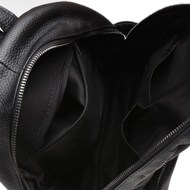 Жіночий шкіряний рюкзак чорного кольору з яскраво-вираженою фактурою Keizer (19261)