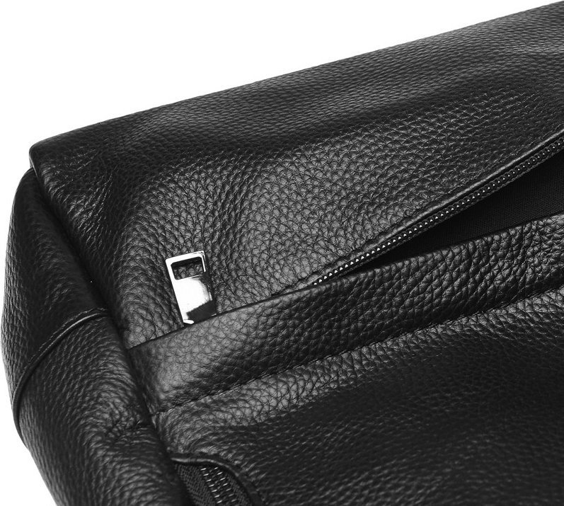 Жіночий просторий рюкзак із фактурної шкіри чорного кольору Keizer (57301)