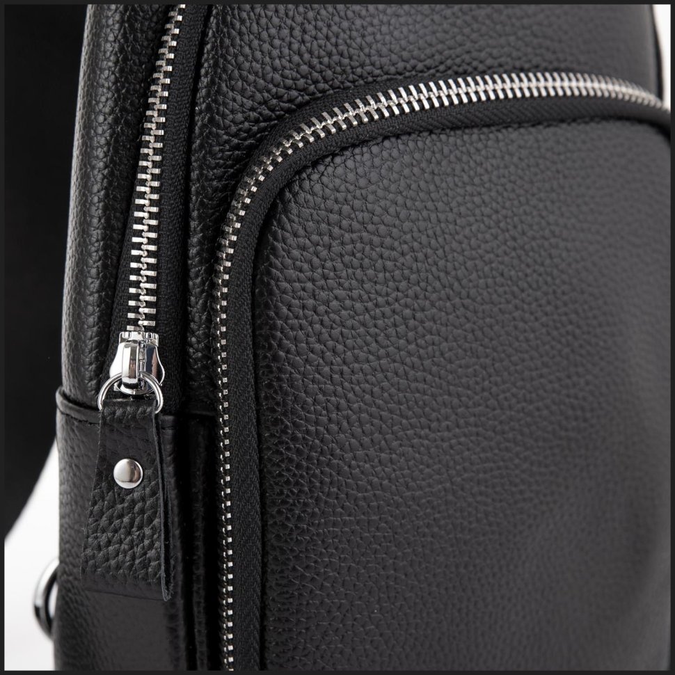 Кожаный мужской вертикальный слинг-рюкзак черного цвета Tiding Bag 77501