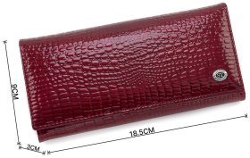 Просторный женский кошелек красного цвета из лаковой кожи под рептилию ST Leather 70802
