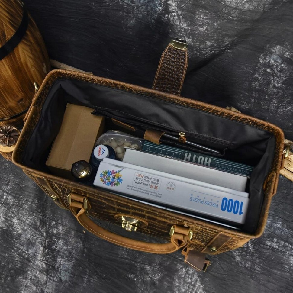 Саквояж из натуральной кожи с тиснением под крокодила VINTAGE STYLE (14410) фото №18 Саквояж из натуральной кожи с тиснением под крокодила VINTAGE STYLE (14410) modnotak фото №18