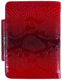 Средний женский кошелек из лаковой кожи под змею красного цвета Desisan 81602