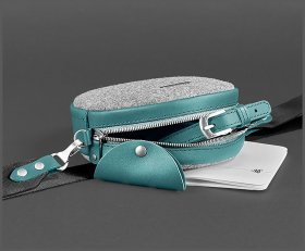 Круглая фетровая сумка c кожаными вставками бирюзового цвета BlankNote Таблетка (12820)