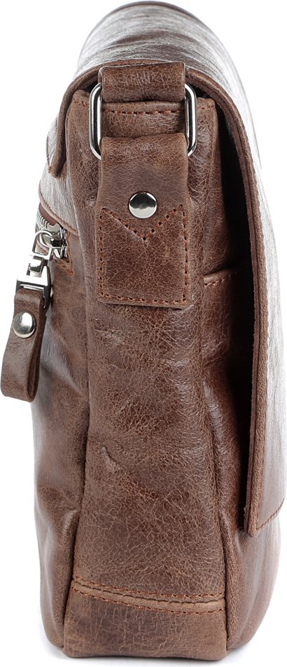 Наплечная сумка небольшого размера из коричневой кожи с фиксацией на клапан SHVIGEL (00978)