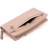 Жіночий шкіряний гаманець-клатч пудрового кольору з кистьовим ремінцем Karya 67502 - 6