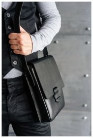 Мужская сумка-мессенджер из черной кожи с клапаном BlankNote Esquire 78602