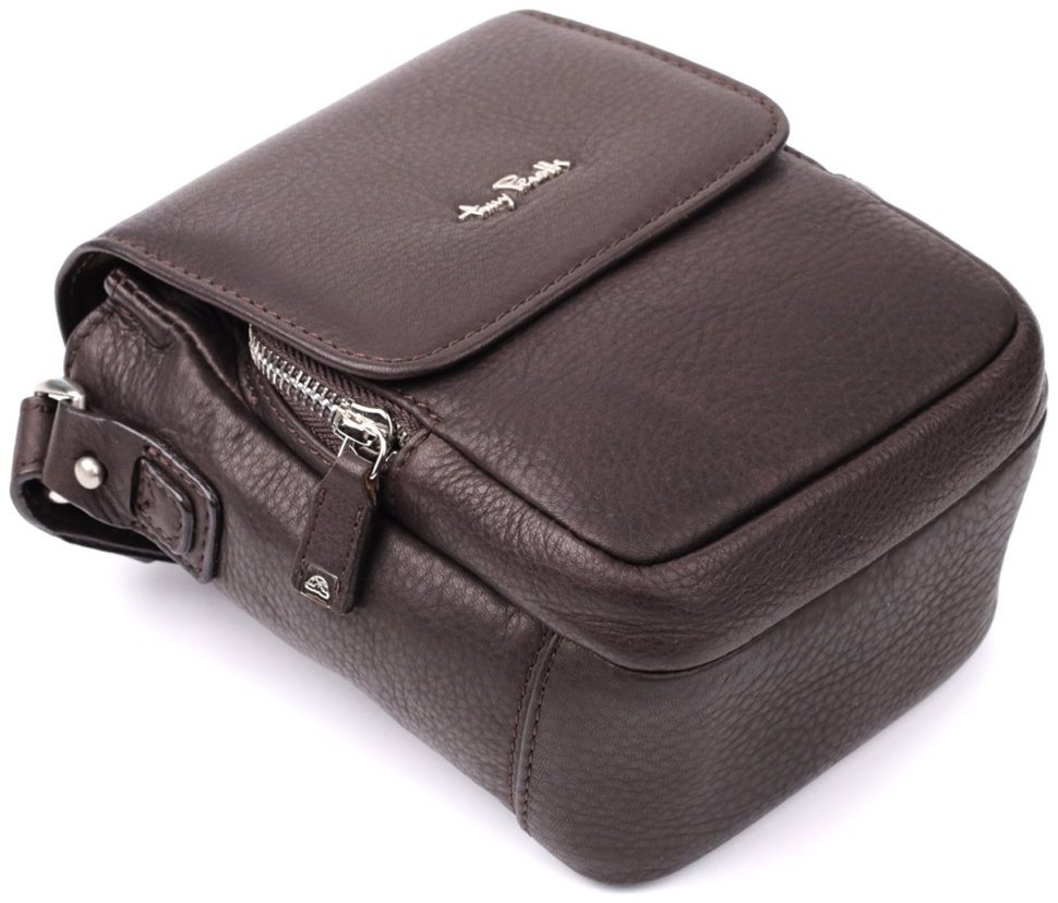 Небольшая кожаная мужская сумка с клапаном из мягкой натуральной кожи коричневого цвета Tony Perotti 103303 фото №5 Небольшая кожаная мужская сумка с клапаном из мягкой натуральной кожи коричневого цвета Tony Perotti 103303 modnotak фото №5