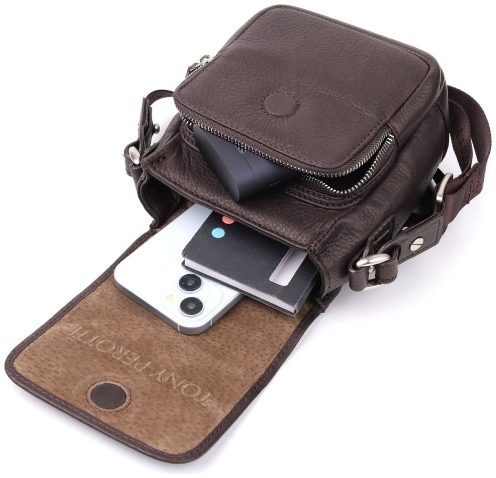 Небольшая кожаная мужская сумка с клапаном из мягкой натуральной кожи коричневого цвета Tony Perotti 103303 фото №8 Небольшая кожаная мужская сумка с клапаном из мягкой натуральной кожи коричневого цвета Tony Perotti 103303 modnotak фото №8