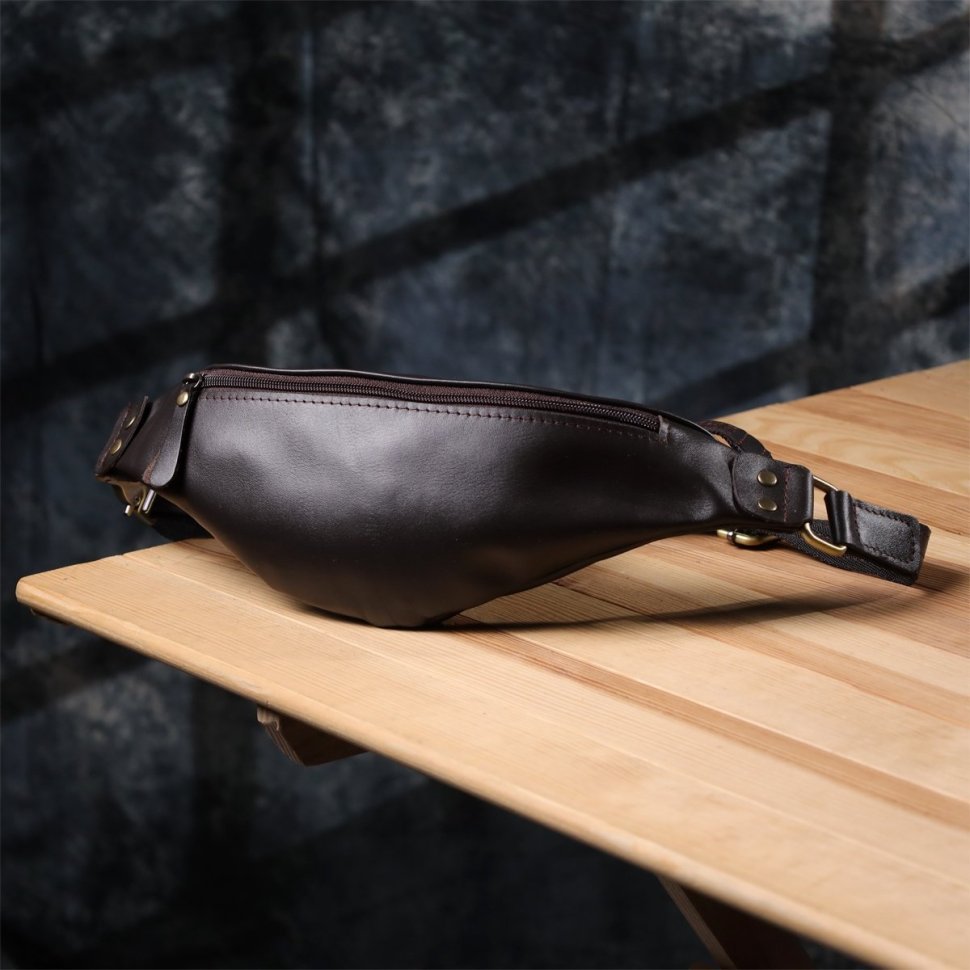 Мужская сумка бананка из гладкой натуральной кожи Shvigel 95103 коричневого цвета modnotak фото №9