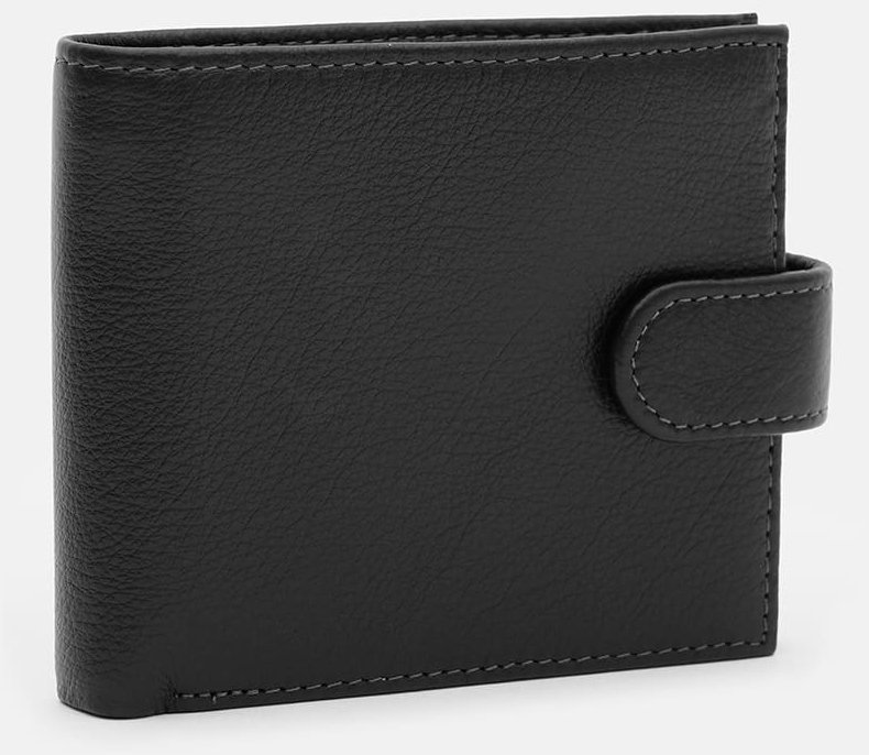 Чоловічий шкіряний портмоне в чорному кольорі з хлястиком на кнопці Ricco Grande 65004