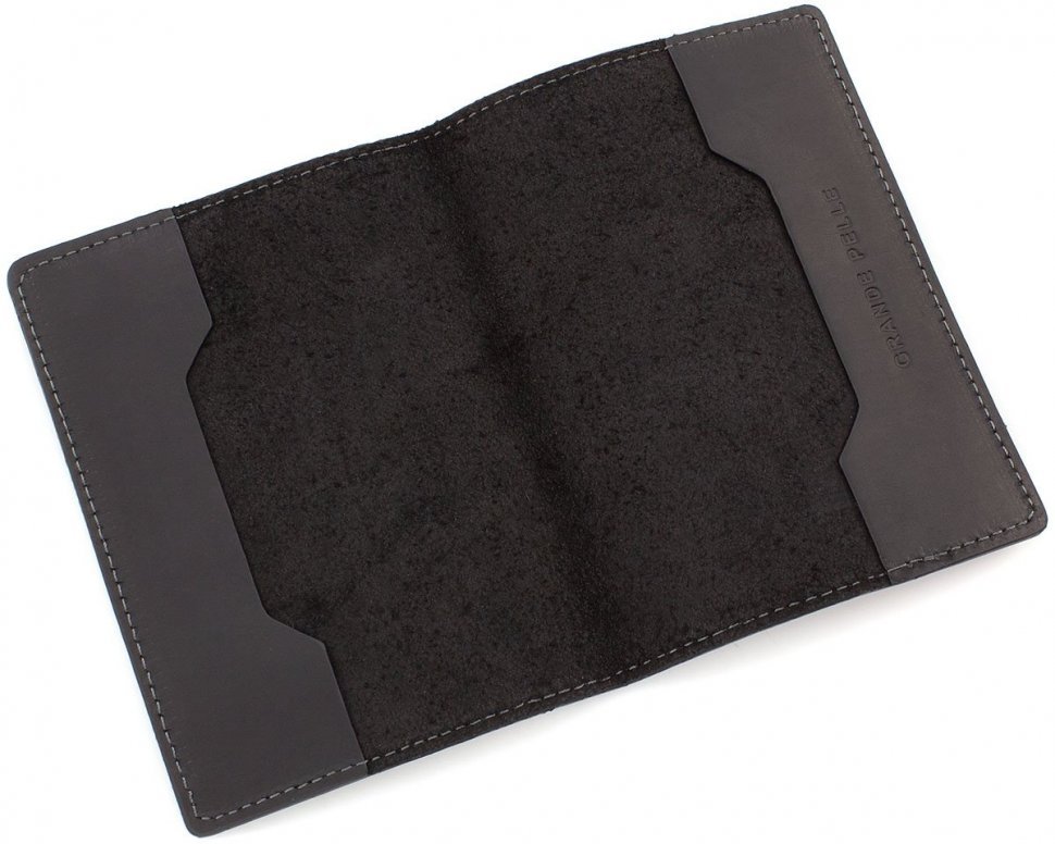 Чорна обкладинка для паспорта з вінтажній шкіри Grande Pelle (15450)
