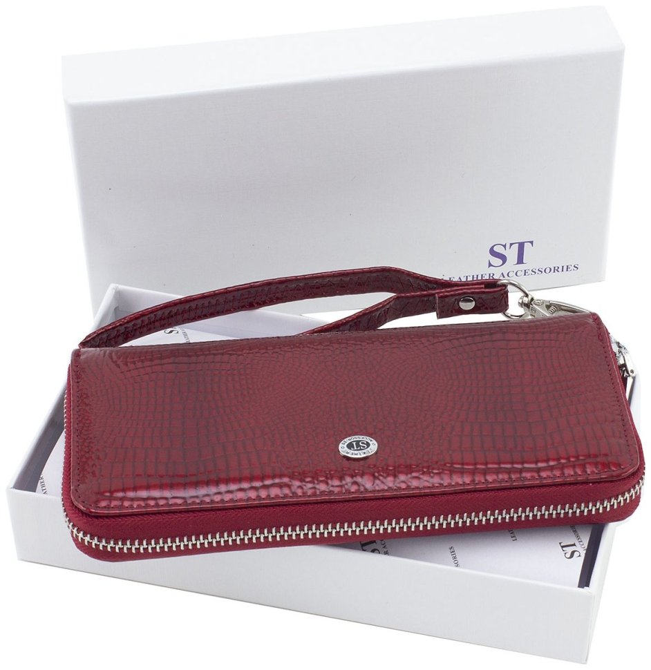Місткий жіночий гаманець із лакової шкіри під рептилію у червоному кольорі ST Leather 70805