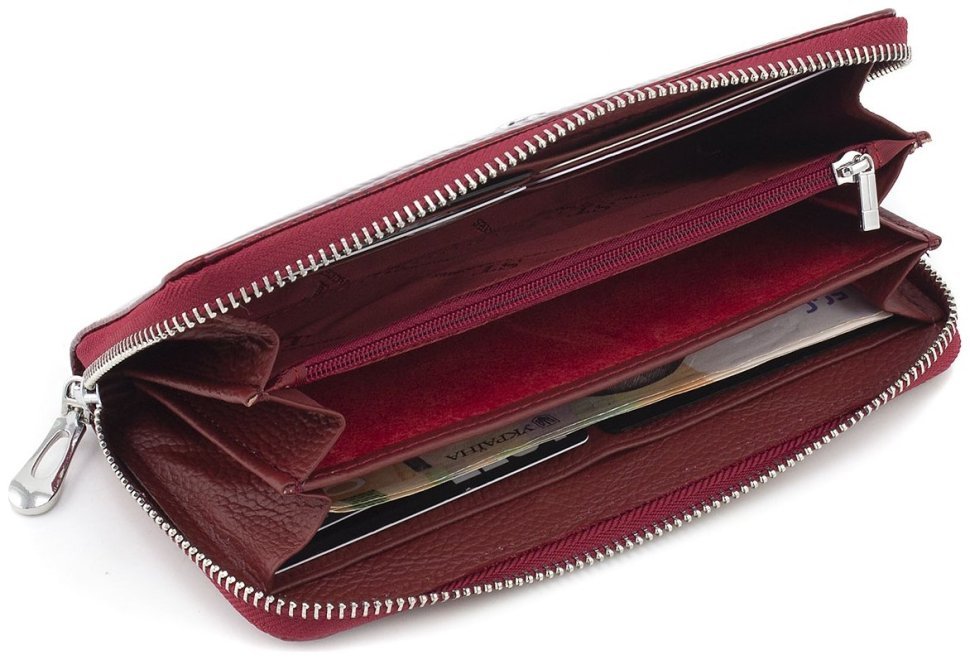 Вместительный женский кошелек из лаковой кожи под рептилию в красном цвете ST Leather 70805