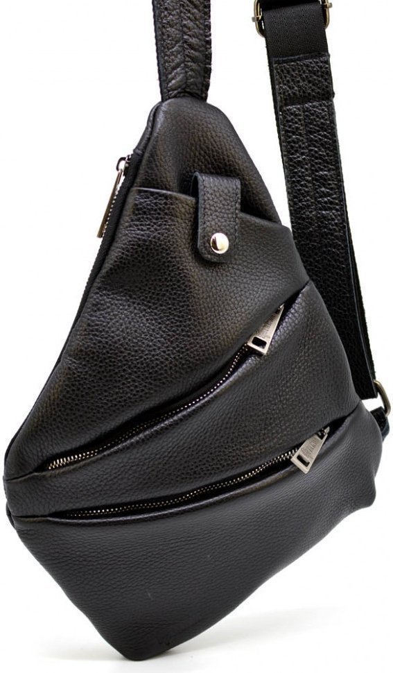 Тонкий кожаный мужской рюкзак-слинг через плечо в черном цвете TARWA (19626)