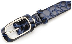 Синего цвета женский кожаный лаковый ремень фактура под рептилию Remar 21200
