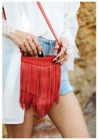Шкіряна наплічна сумка кроссбоді червоного кольору з бахромою BlankNote Fleco (12664)