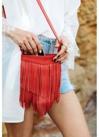 Кожаная наплечная сумка кроссбоди красного цвета с бахромой BlankNote Fleco (12664)