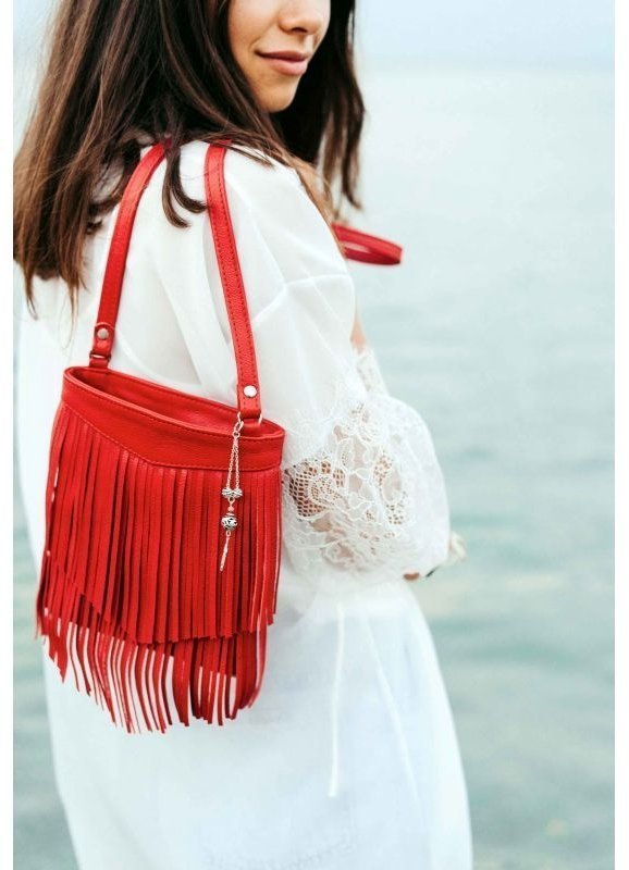 Кожаная наплечная сумка кроссбоди красного цвета с бахромой BlankNote Fleco (12664)