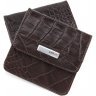 Темно-коричневий гаманець з фактурної шкіри під крокодила KARYA (1106-57) - 1