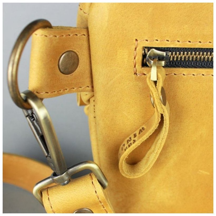 Желтая женская сумка-бананка из винтажной кожи BlankNote Vacation 79105