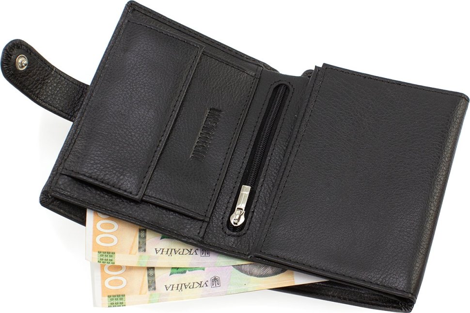 Чоловічий гаманець із м'якої телячої шкіри чорного кольору на кнопці Marco Coverna (21583)