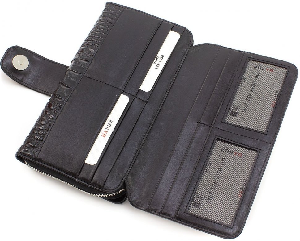 Жіночий гаманець-клатч чорного кольору з натуральної шкіри під крокодила KARYA (19968)