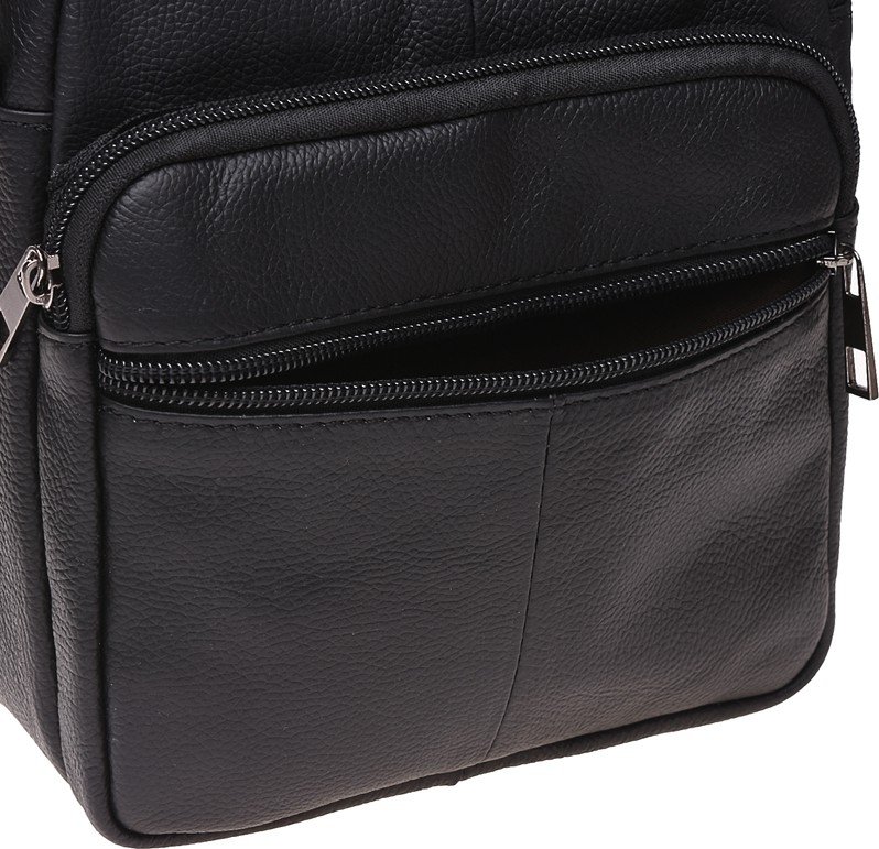 Чоловіча шкіряна компактна сумка у чорному кольорі на дві змійки Keizer (21344)