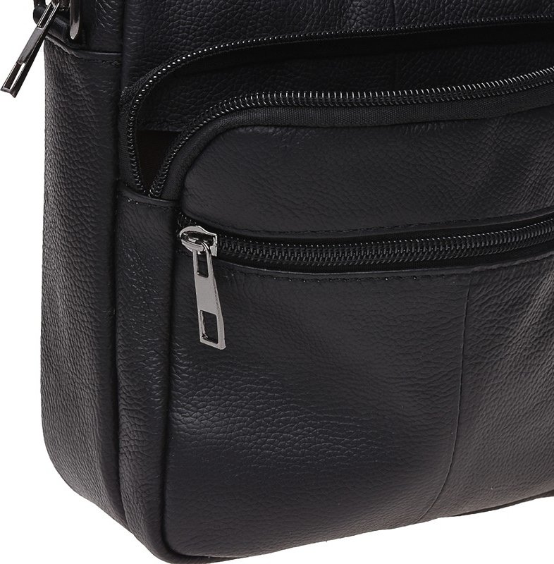 Чоловіча шкіряна компактна сумка у чорному кольорі на дві змійки Keizer (21344)