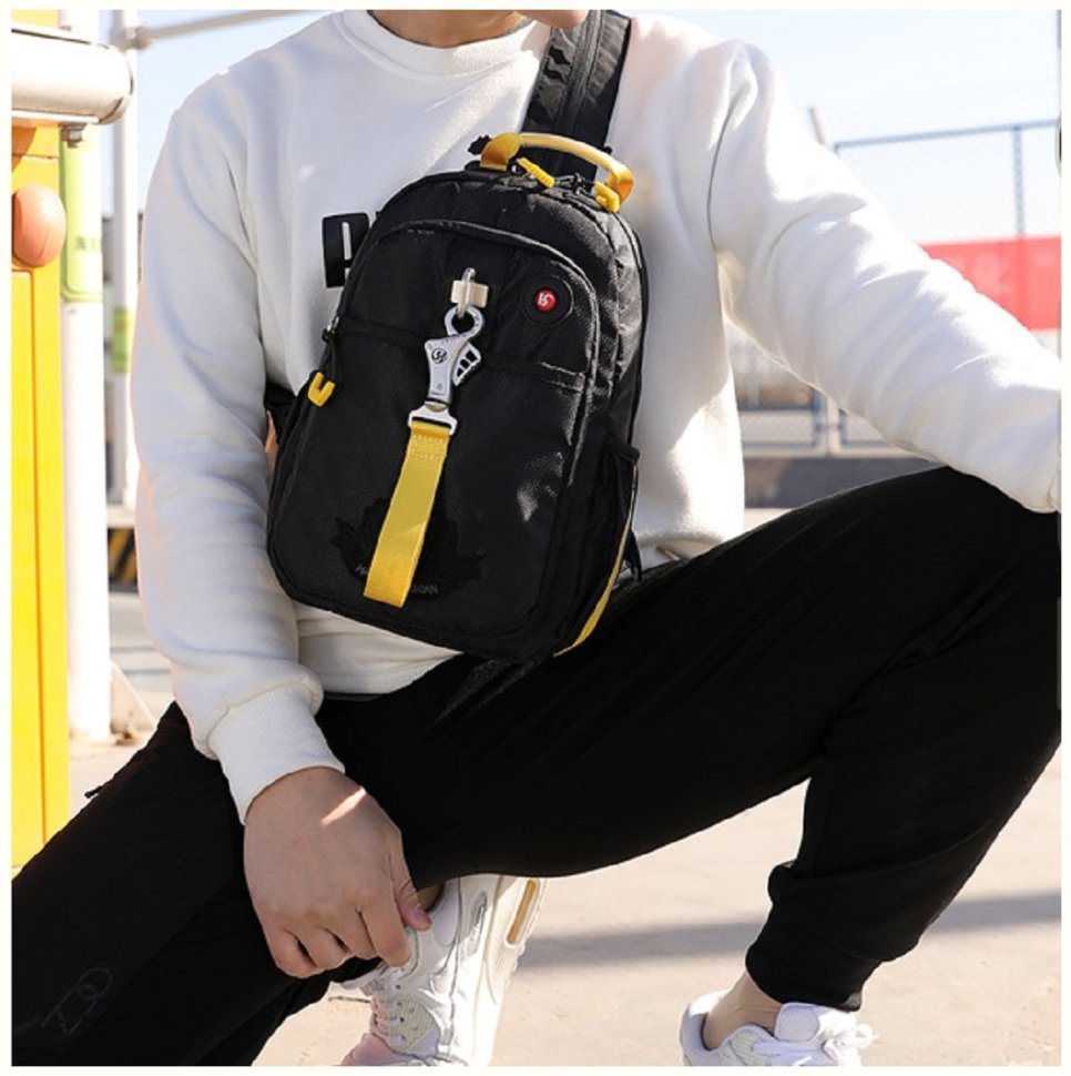 Стильний чоловічий текстильний рюкзак слінг чорного кольору Confident 77406