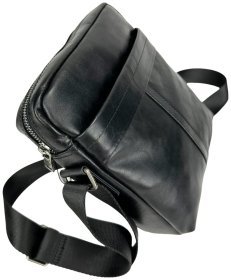 Небольшая плечевая мужская сумка из гладкой кожи черного цвета Tiding Bag 77606
