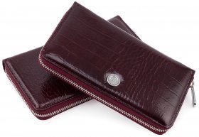 Фірмовий гаманець Бодов кольору з лакової шкіри KARYA (1072-60)