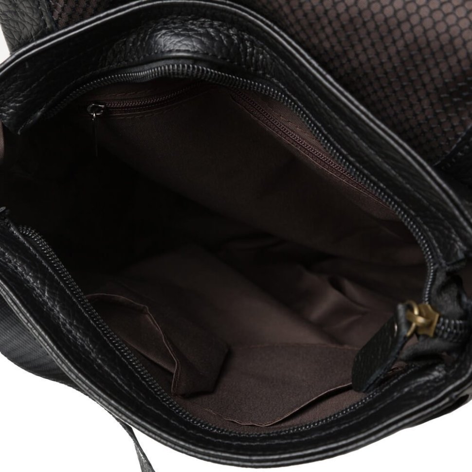 Наплечная мужская кожаная сумка-мессенджер с клапаном черного цвета Tiding Bag (15775)