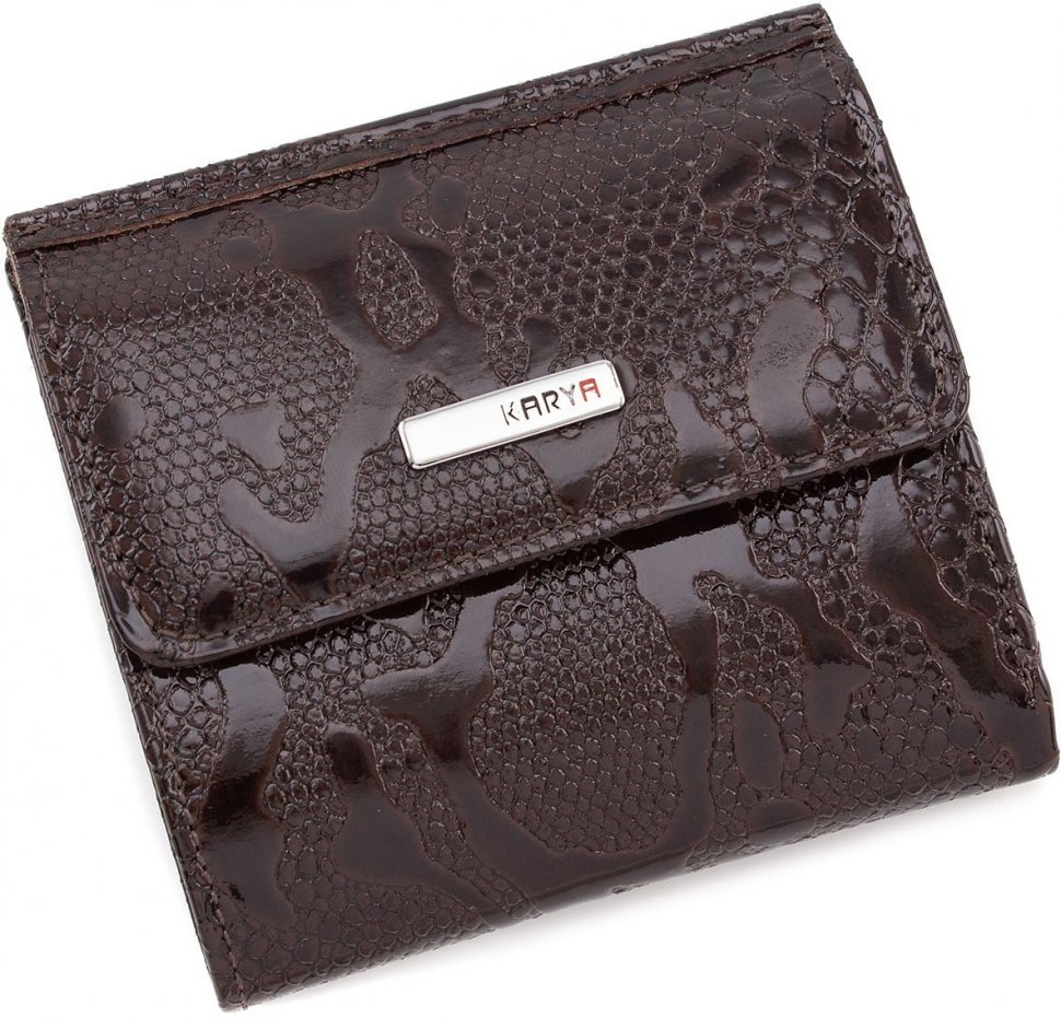 Компактный кошелек коричневого цвета из натуральной кожи под змею KARYA (1066-015)