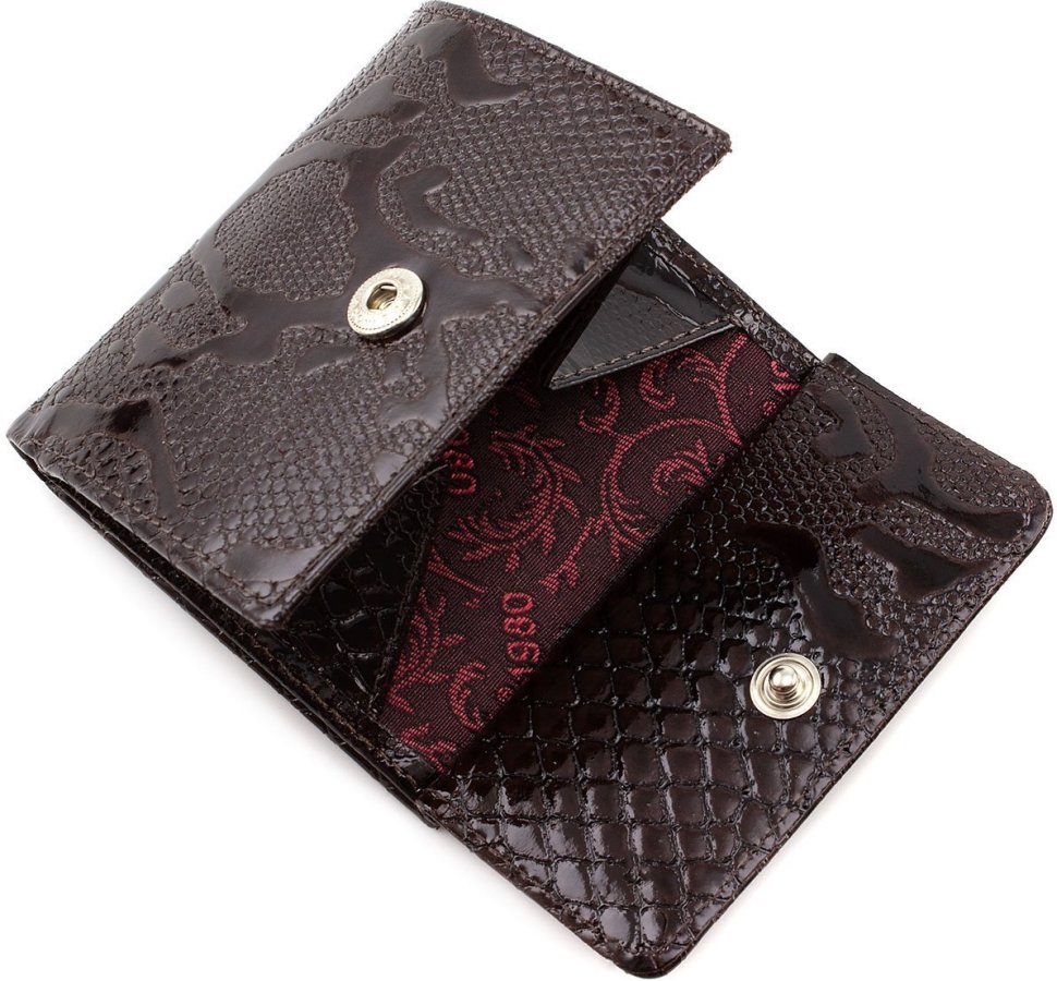 Компактный кошелек коричневого цвета из натуральной кожи под змею KARYA (1066-015)