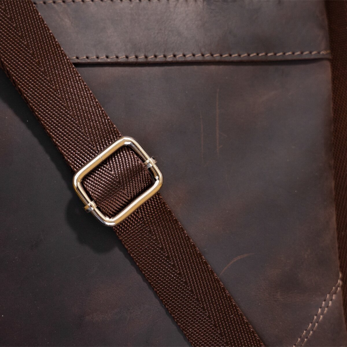 Небольшая вертикальная мужская сумка-планшет из натуральной кожи на плечо SHVIGEL (11018)
